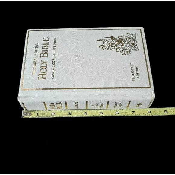 MEMORIAL EDITION HOLY BIBLE ILLUSTRATED NEW AMERICAN BIBLE, COPYRIGHT 1971 - Picture 5 of 11